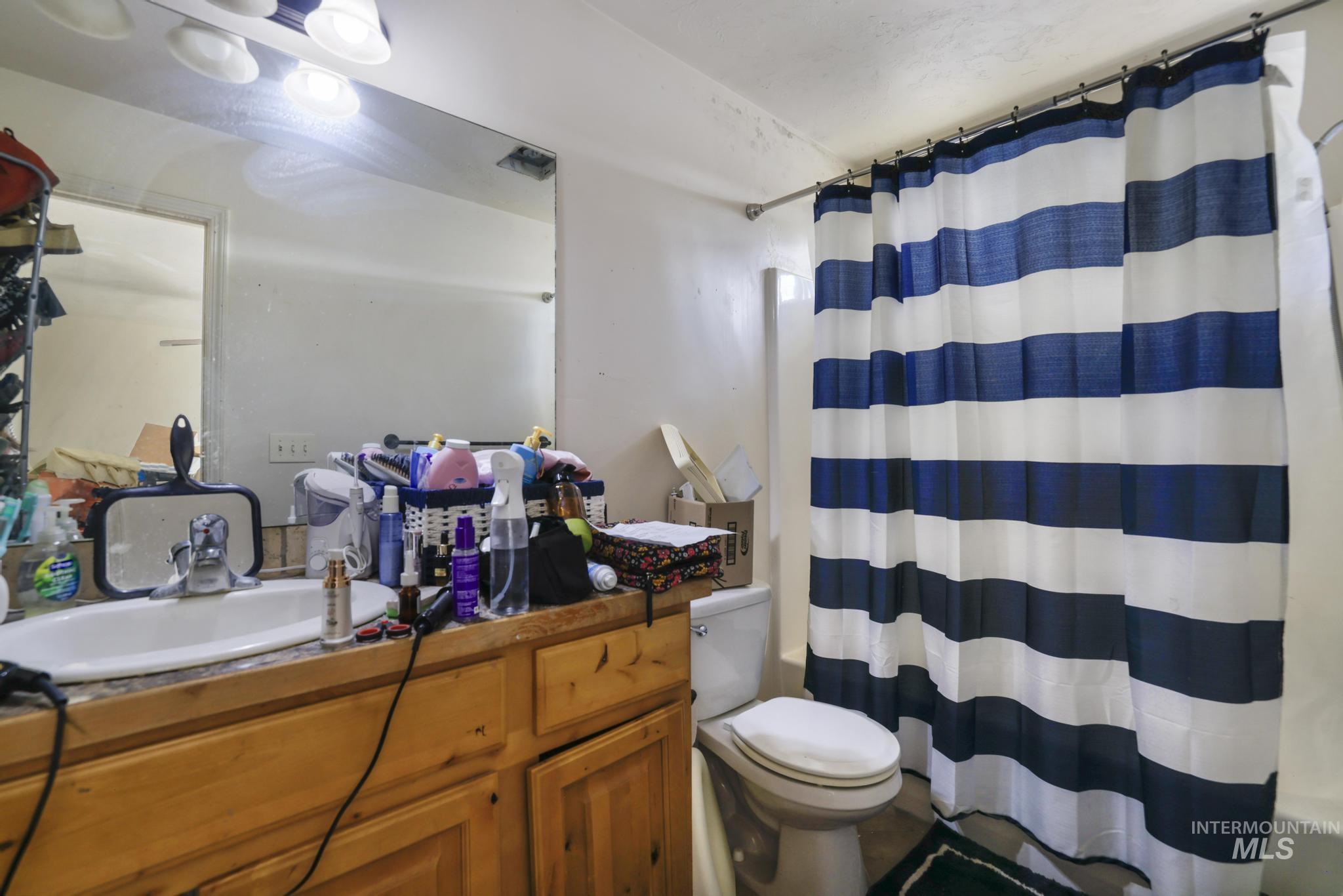 228 E Ave D, Jerome, Idaho 83338, 3 Bedrooms, 2 Bathrooms, Residential For Sale, Price $295,000,MLS 99000120