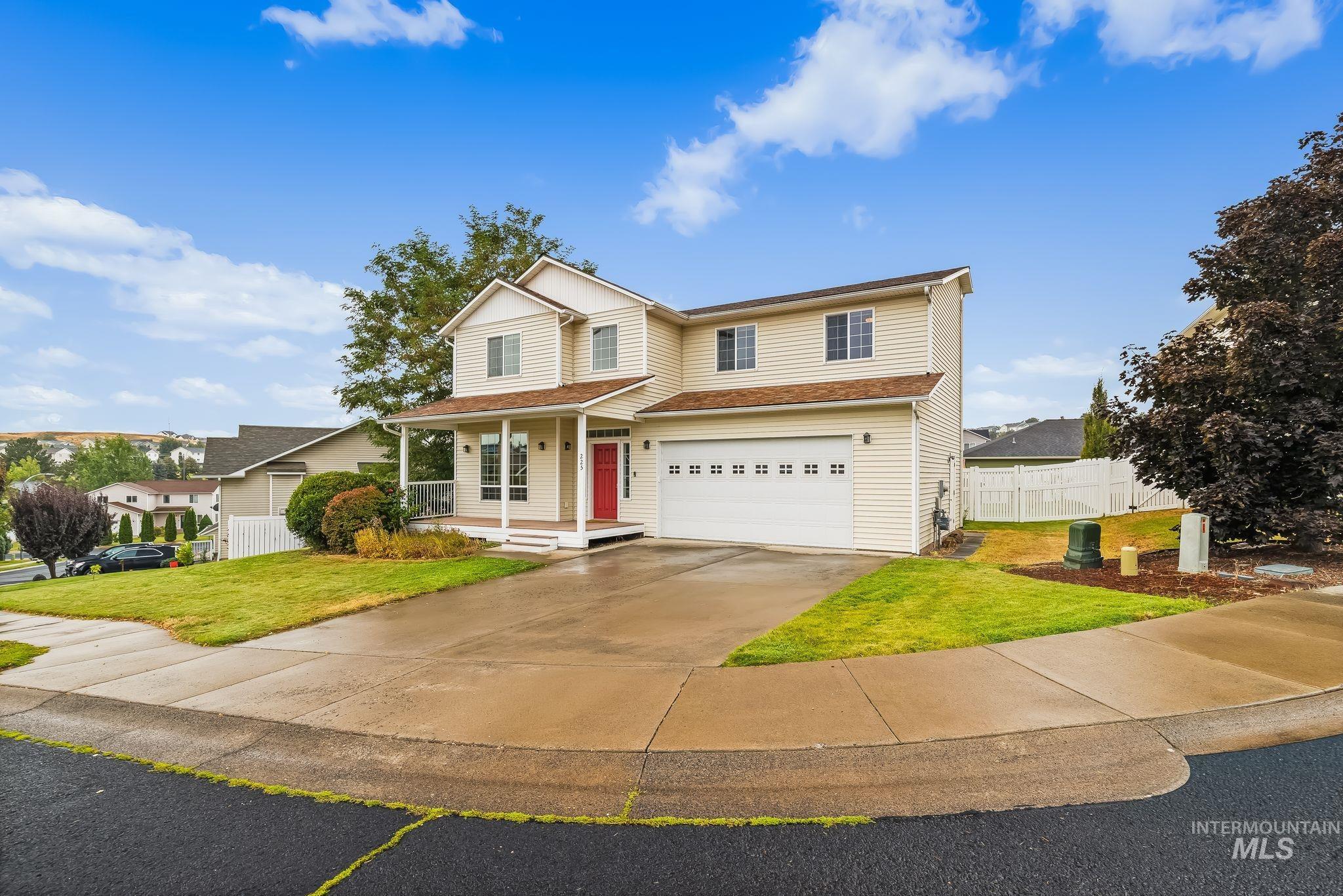 225 Sanna Court, Pullman, Washington 99163, 4 Bedrooms, 3 Bathrooms, Residential For Sale, Price $585,000,MLS 99000139