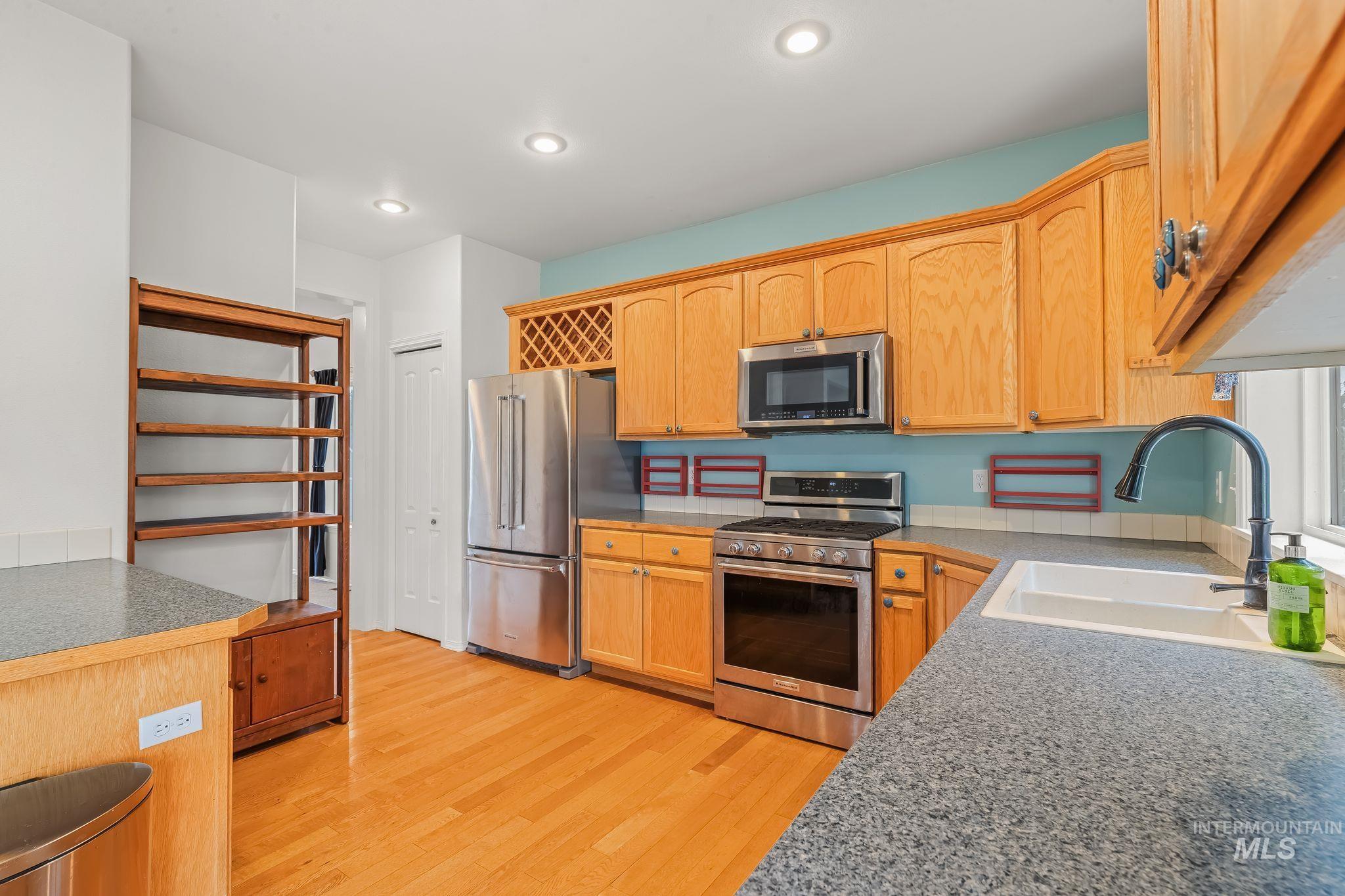 225 Sanna Court, Pullman, Washington 99163, 4 Bedrooms, 3 Bathrooms, Residential For Sale, Price $585,000,MLS 99000139