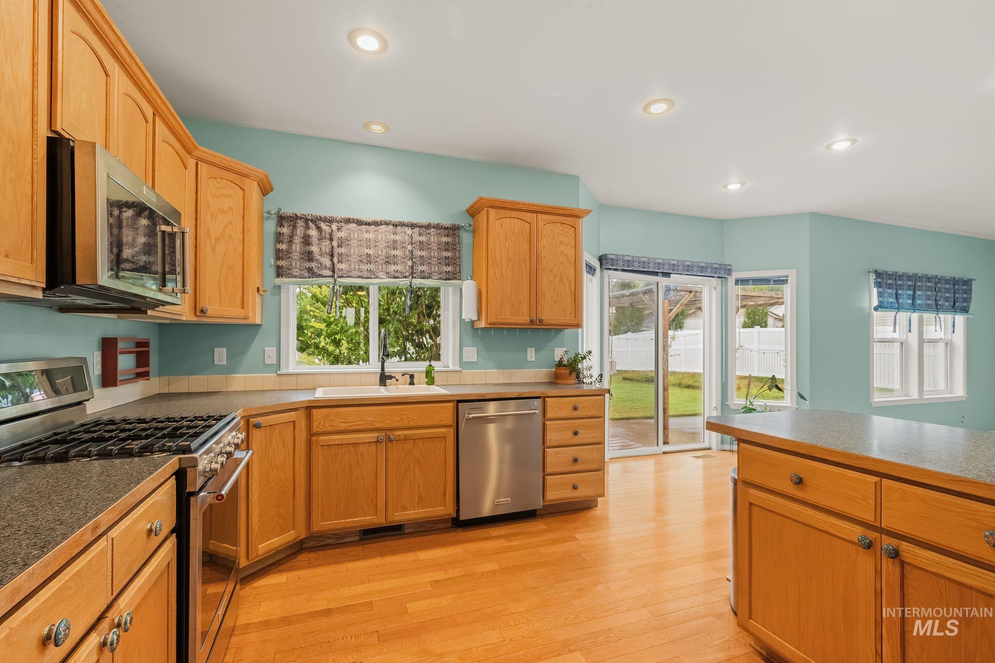 225 Sanna Court, Pullman, Washington 99163, 4 Bedrooms, 3 Bathrooms, Residential For Sale, Price $585,000,MLS 99000139