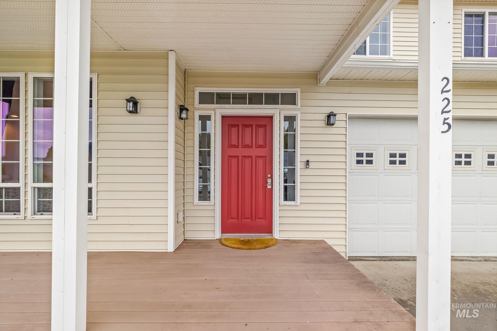225 Sanna Court, Pullman, Washington 99163, 4 Bedrooms, 3 Bathrooms, Residential For Sale, Price $585,000,MLS 99000139