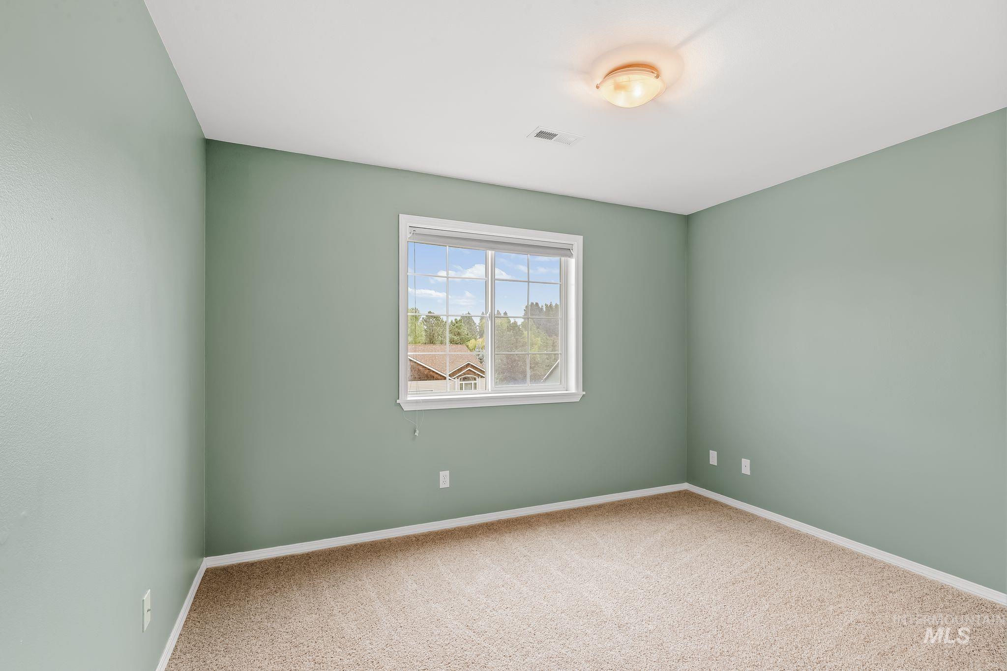 225 Sanna Court, Pullman, Washington 99163, 4 Bedrooms, 3 Bathrooms, Residential For Sale, Price $585,000,MLS 99000139