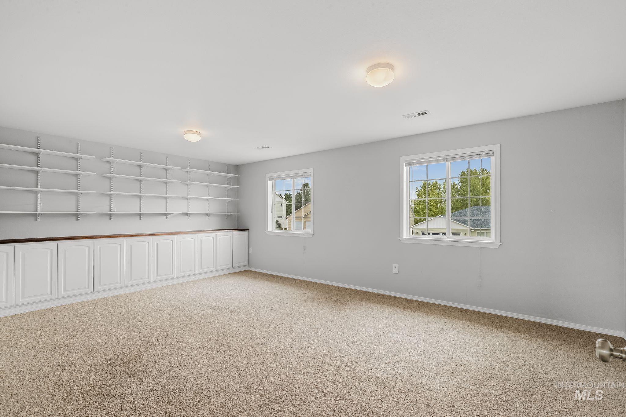 225 Sanna Court, Pullman, Washington 99163, 4 Bedrooms, 3 Bathrooms, Residential For Sale, Price $585,000,MLS 99000139
