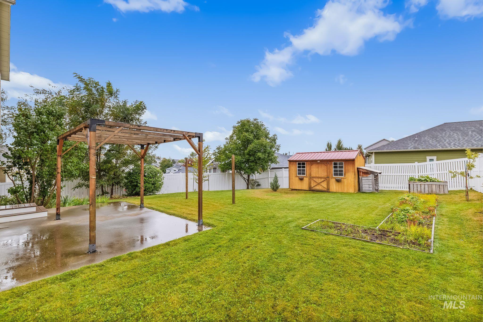 225 Sanna Court, Pullman, Washington 99163, 4 Bedrooms, 3 Bathrooms, Residential For Sale, Price $585,000,MLS 99000139
