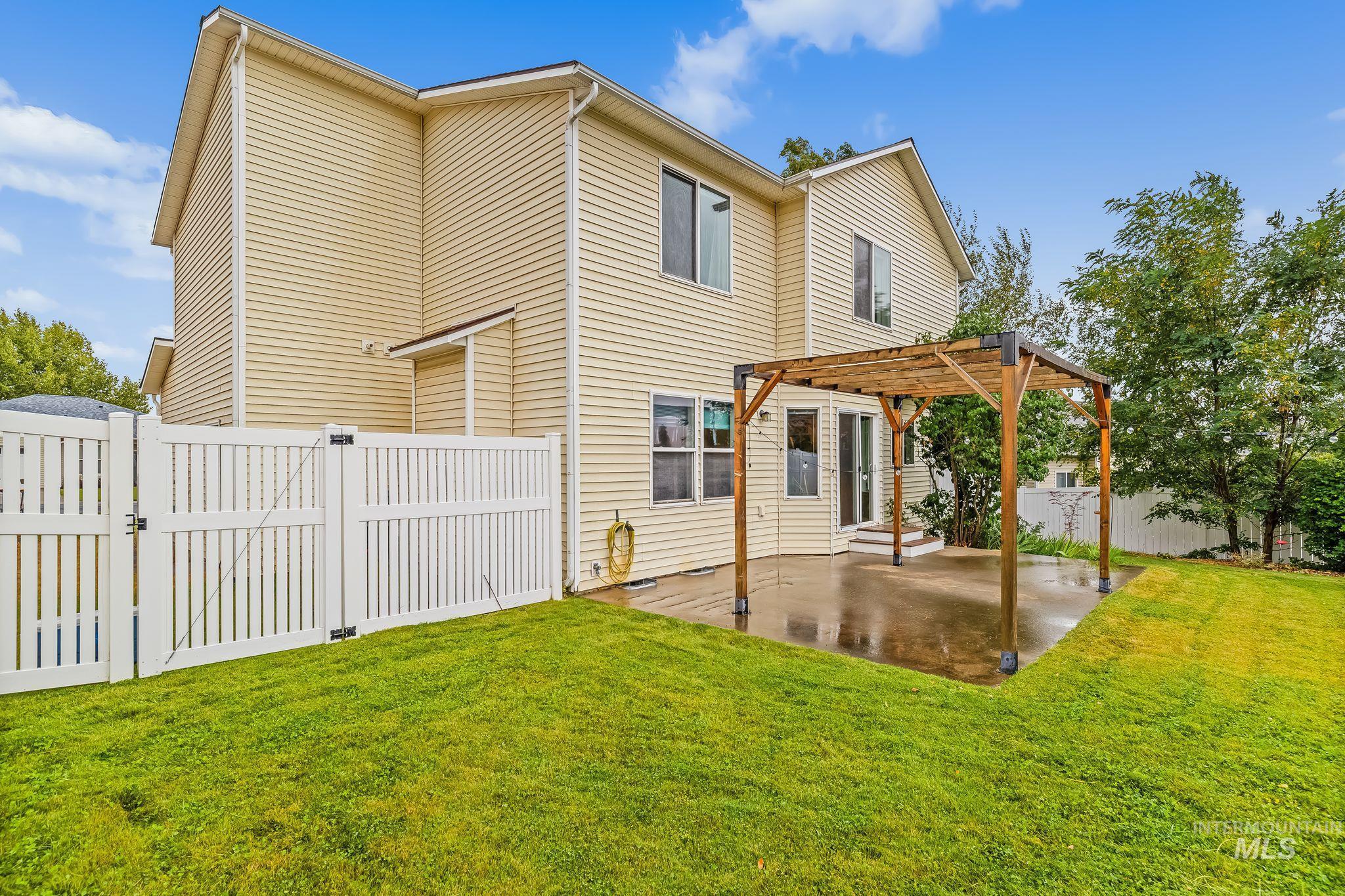 225 Sanna Court, Pullman, Washington 99163, 4 Bedrooms, 3 Bathrooms, Residential For Sale, Price $585,000,MLS 99000139