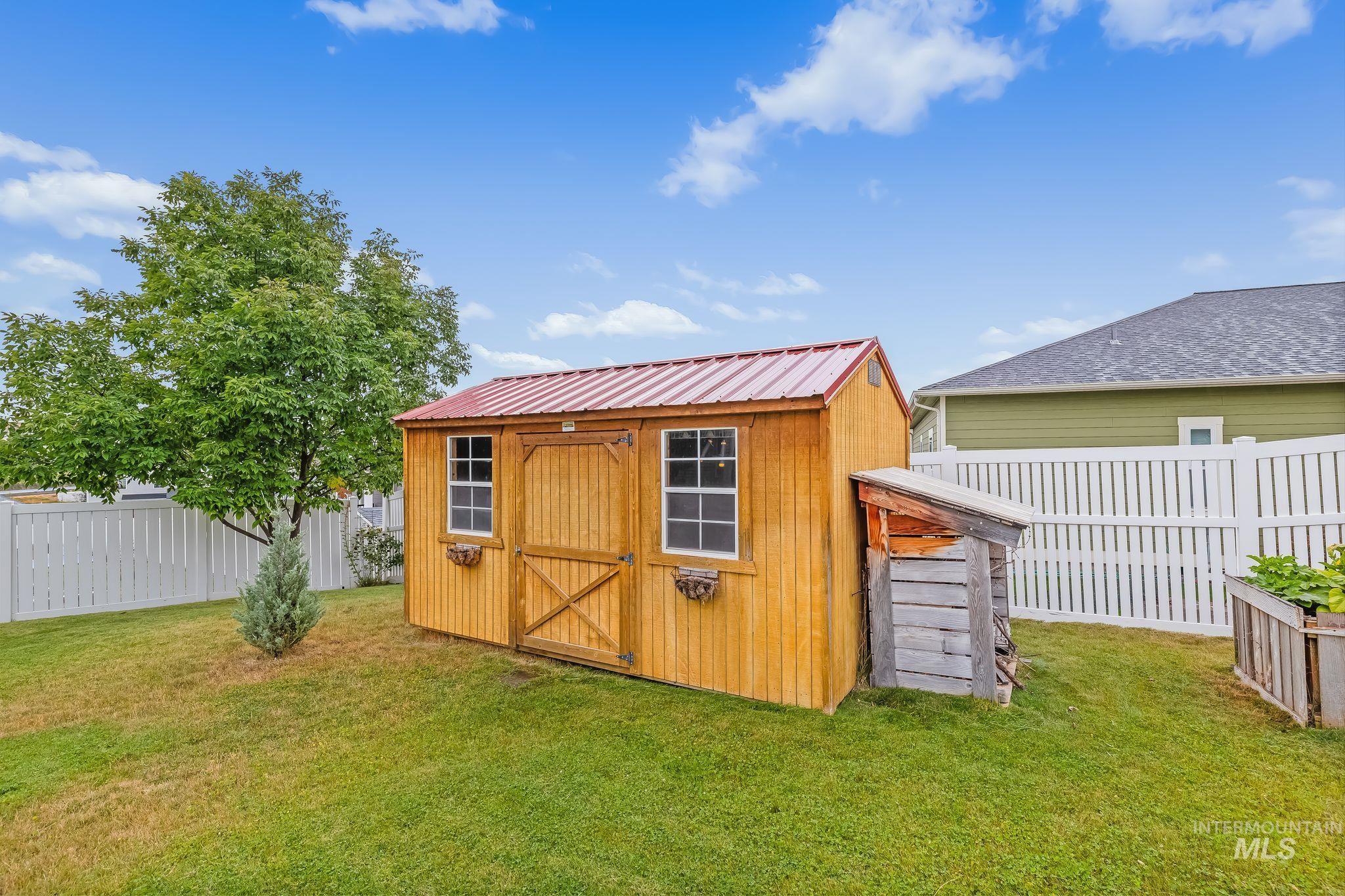 225 Sanna Court, Pullman, Washington 99163, 4 Bedrooms, 3 Bathrooms, Residential For Sale, Price $585,000,MLS 99000139