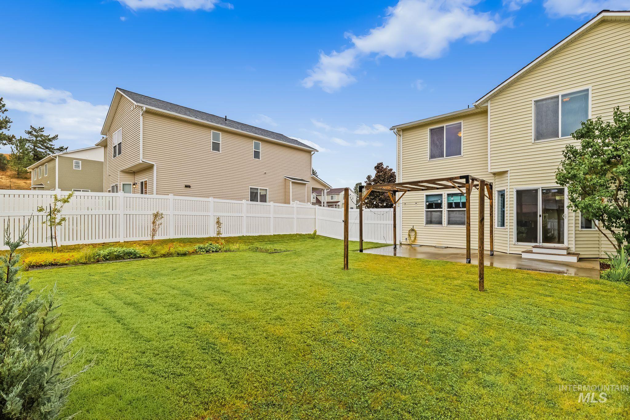 225 Sanna Court, Pullman, Washington 99163, 4 Bedrooms, 3 Bathrooms, Residential For Sale, Price $585,000,MLS 99000139