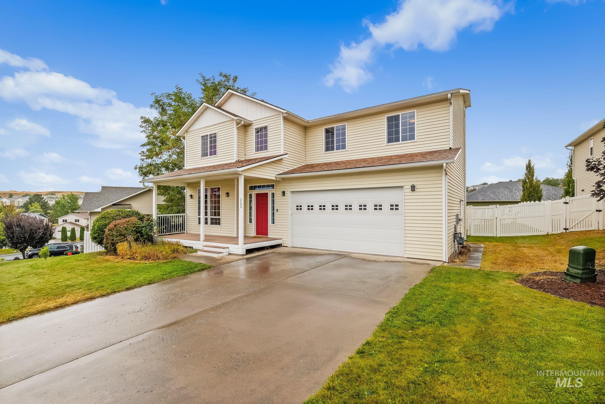 225 Sanna Court, Pullman, Washington 99163, 4 Bedrooms, 3 Bathrooms, Residential For Sale, Price $585,000,MLS 99000139