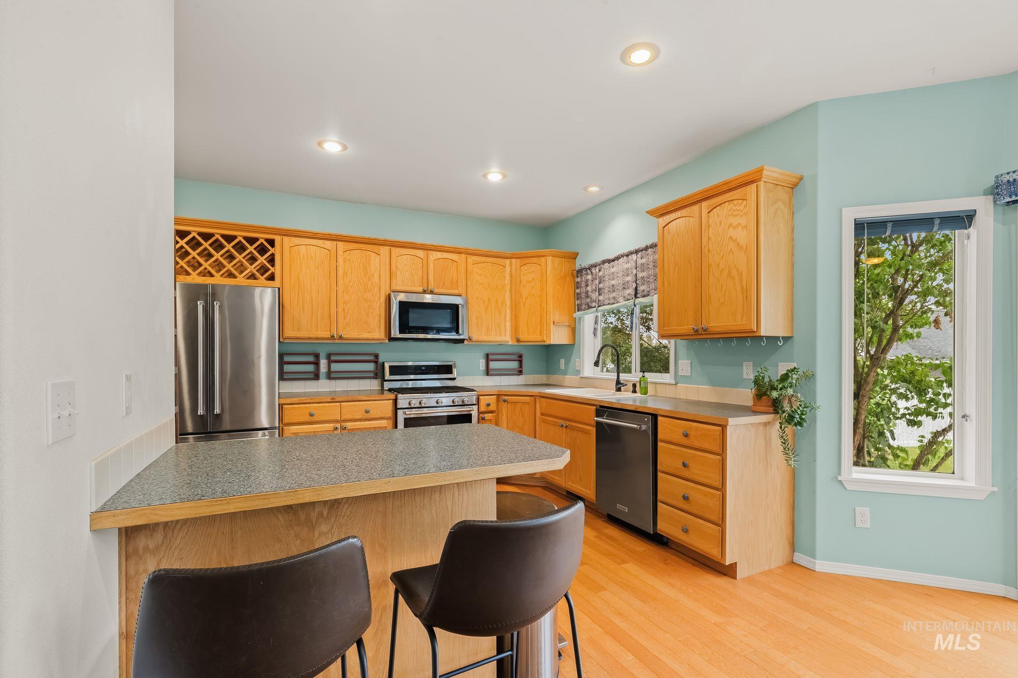 225 Sanna Court, Pullman, Washington 99163, 4 Bedrooms, 3 Bathrooms, Residential For Sale, Price $585,000,MLS 99000139