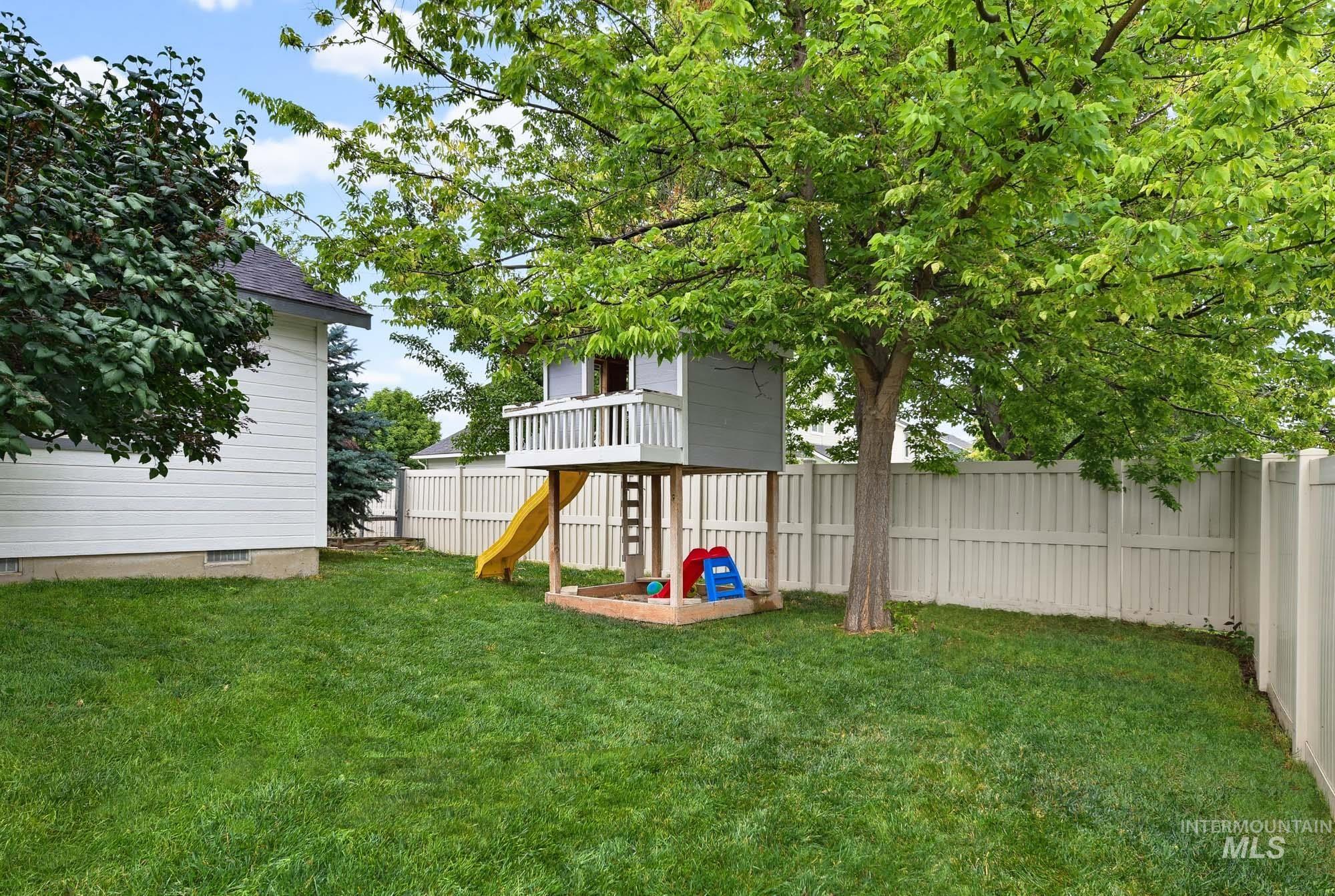 1983 N Maroon Avenue, Kuna, Idaho 83634, 4 Bedrooms, 3 Bathrooms, Residential For Sale, Price $490,000,MLS 99000140