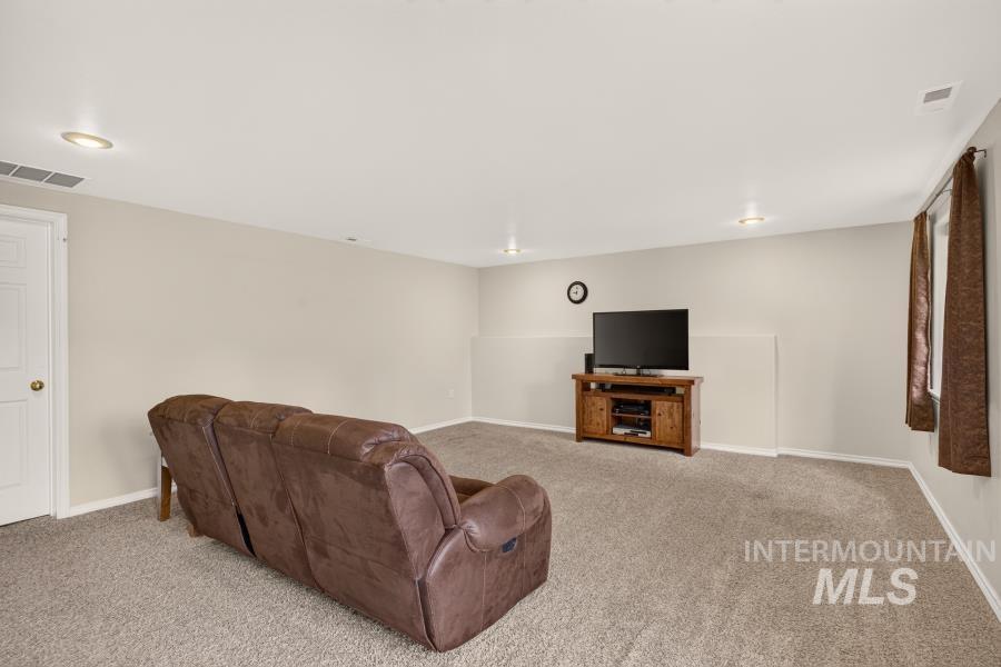 2406 Shelby Ln., Moscow, Idaho 83843, 4 Bedrooms, 3 Bathrooms, Residential For Sale, Price $584,000,MLS 99000143