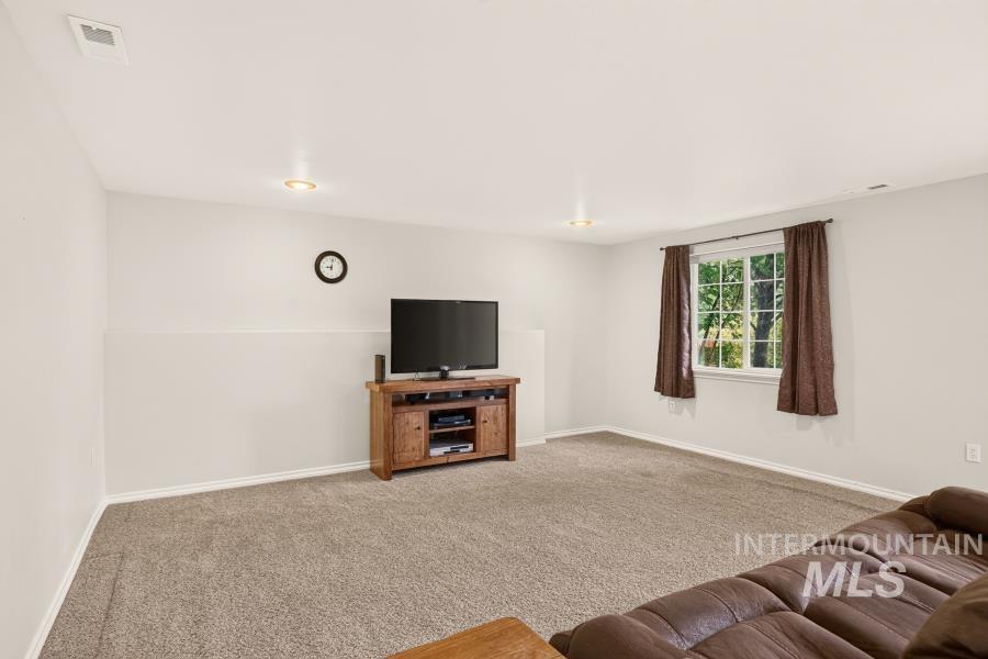 2406 Shelby Ln., Moscow, Idaho 83843, 4 Bedrooms, 3 Bathrooms, Residential For Sale, Price $584,000,MLS 99000143