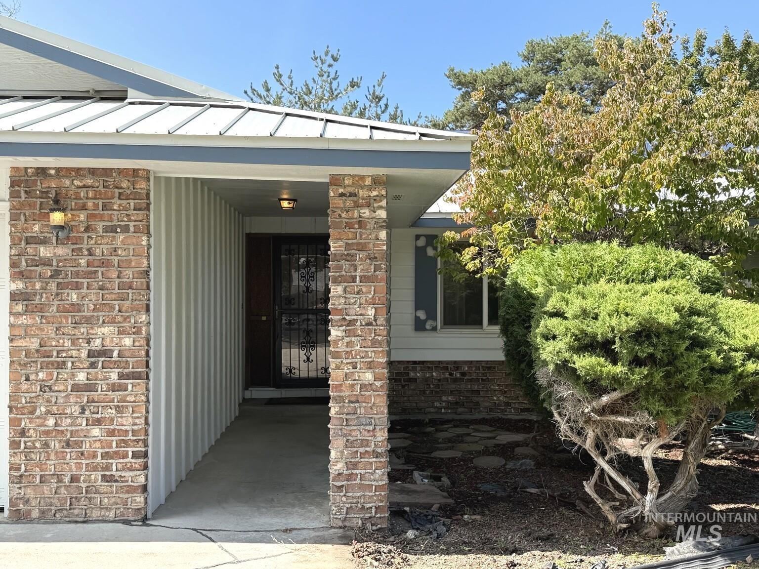 2410 S 10th Ave, Caldwell, Idaho 83605, 3 Bedrooms, 2 Bathrooms, Residential For Sale, Price $389,000,MLS 99000144