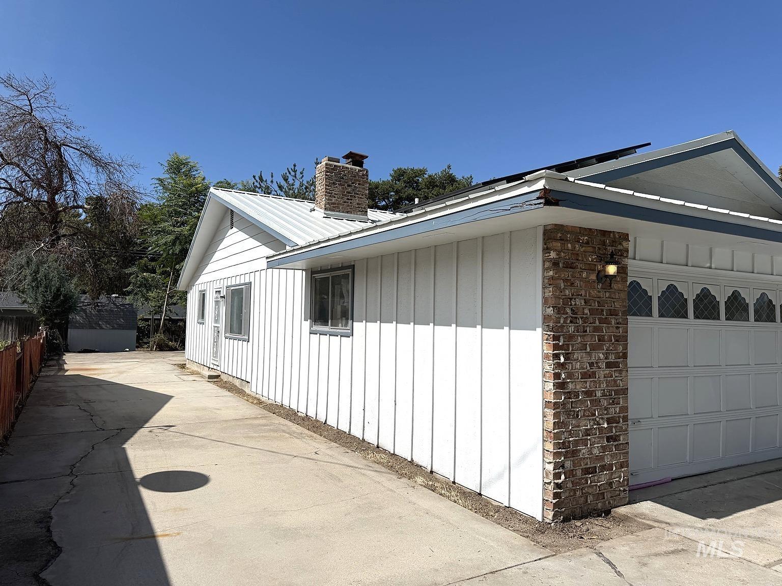 2410 S 10th Ave, Caldwell, Idaho 83605, 3 Bedrooms, 2 Bathrooms, Residential For Sale, Price $389,000,MLS 99000144