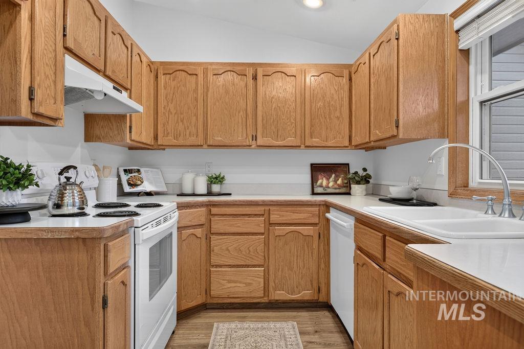 2239 N Carissa Pl, Boise, Idaho 83704, 3 Bedrooms, 2 Bathrooms, Residential For Sale, Price $479,900,MLS 99000154