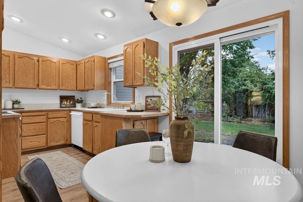 2239 N Carissa Pl, Boise, Idaho 83704, 3 Bedrooms, 2 Bathrooms, Residential For Sale, Price $479,900,MLS 99000154
