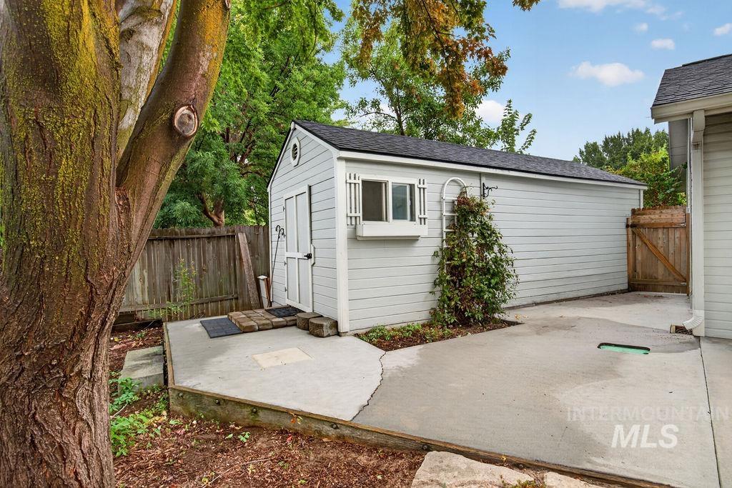 2239 N Carissa Pl, Boise, Idaho 83704, 3 Bedrooms, 2 Bathrooms, Residential For Sale, Price $479,900,MLS 99000154