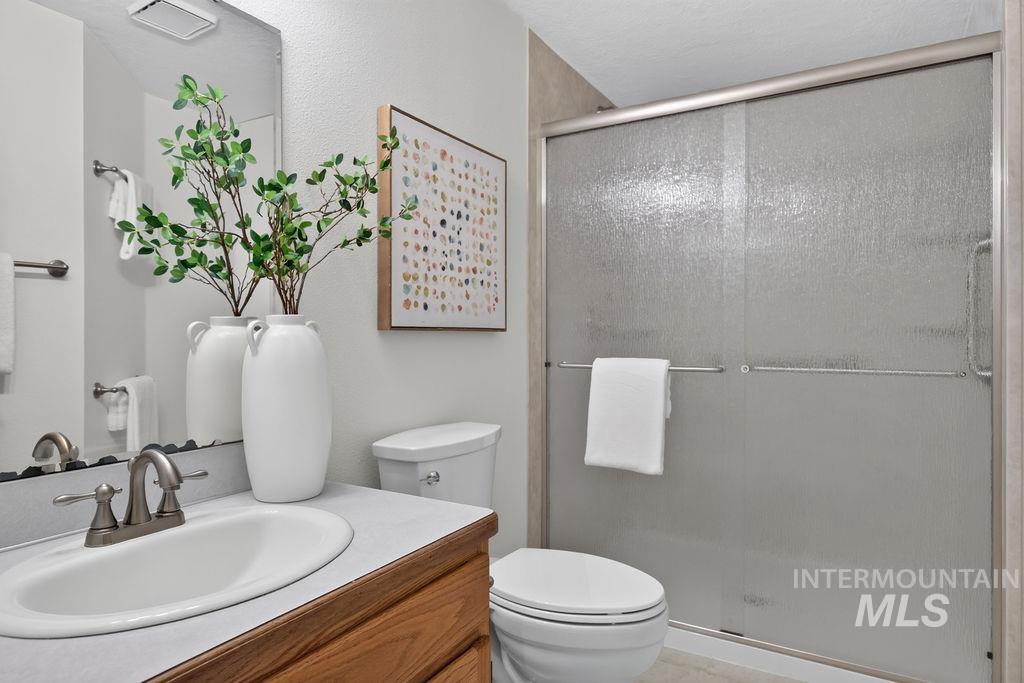 2239 N Carissa Pl, Boise, Idaho 83704, 3 Bedrooms, 2 Bathrooms, Residential For Sale, Price $479,900,MLS 99000154