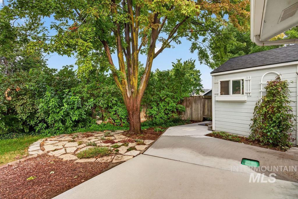2239 N Carissa Pl, Boise, Idaho 83704, 3 Bedrooms, 2 Bathrooms, Residential For Sale, Price $479,900,MLS 99000154