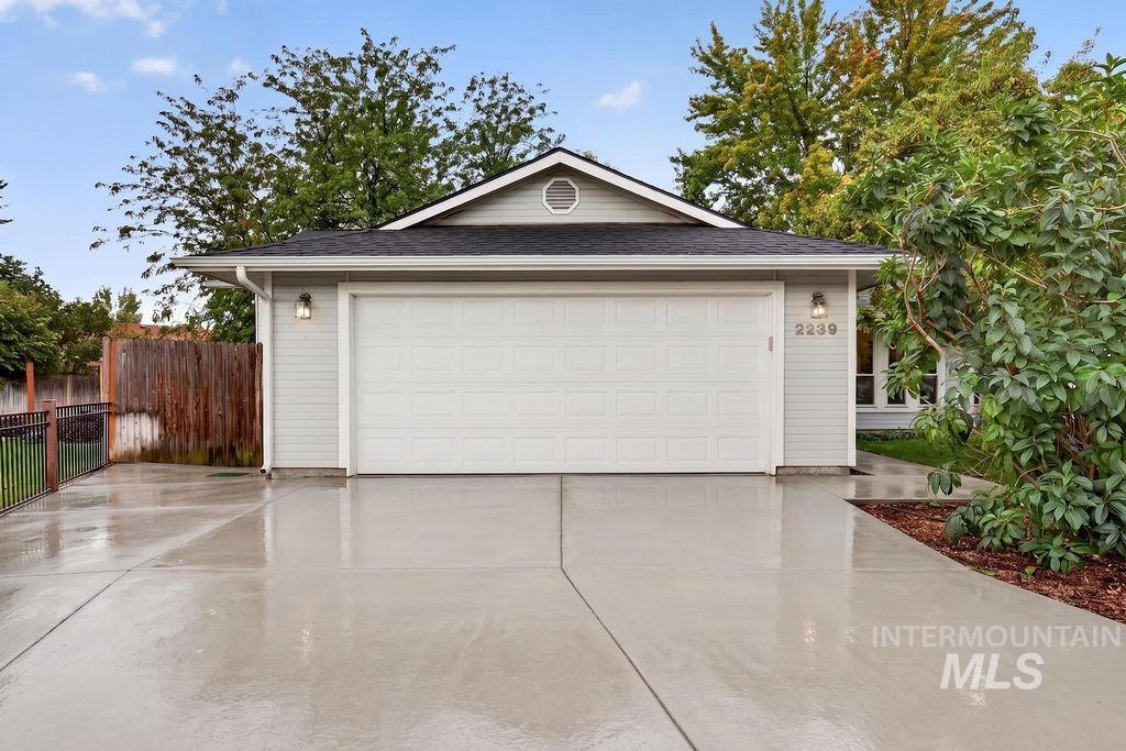 2239 N Carissa Pl, Boise, Idaho 83704, 3 Bedrooms, 2 Bathrooms, Residential For Sale, Price $479,900,MLS 99000154