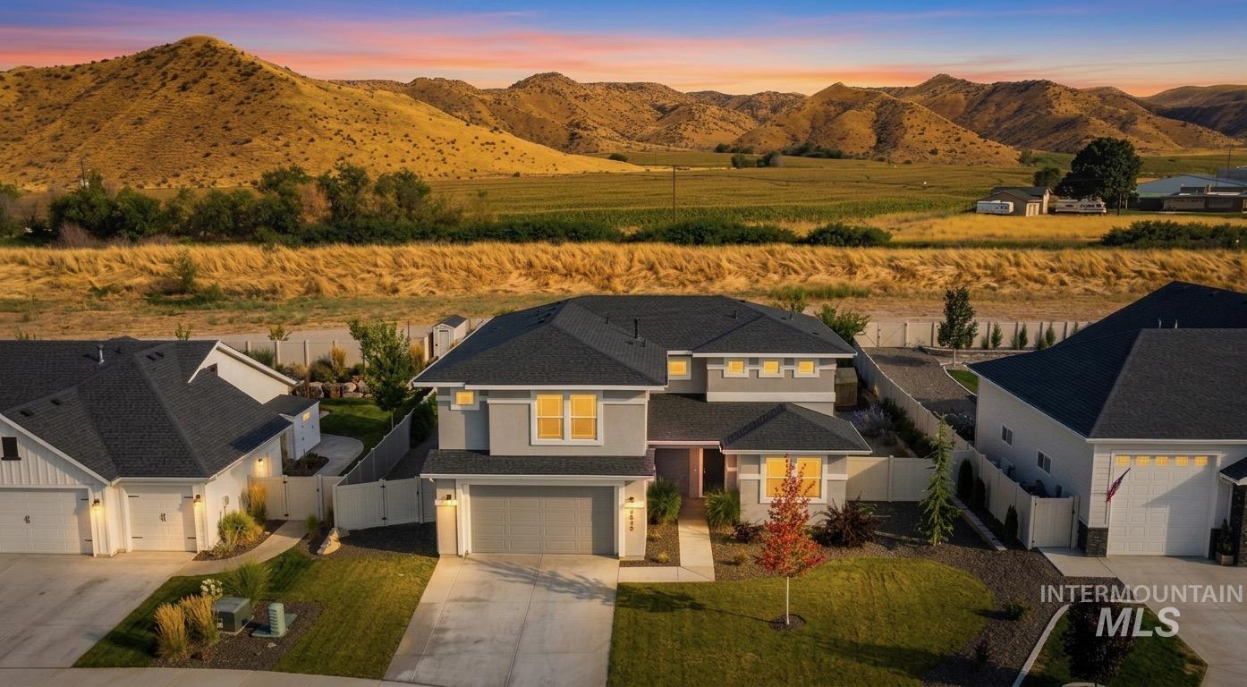 2635 Soulen Dr, Emmett, Idaho 83617, 5 Bedrooms, 3.5 Bathrooms, Residential For Sale, Price $699,700,MLS 99000157