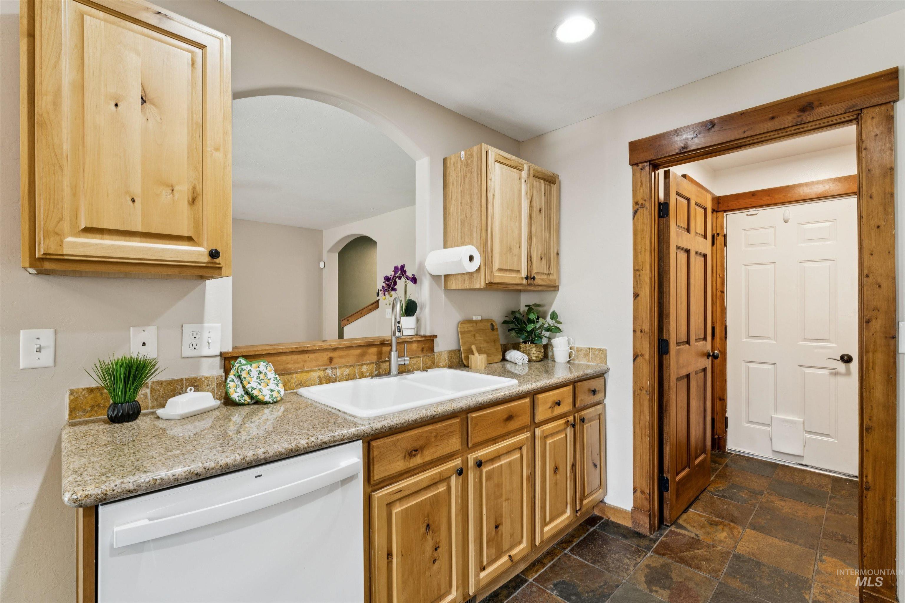 111 N Gem Street, Nampa, Idaho 83651, 3 Bedrooms, 2.5 Bathrooms, Residential For Sale, Price $339,000,MLS 99000158