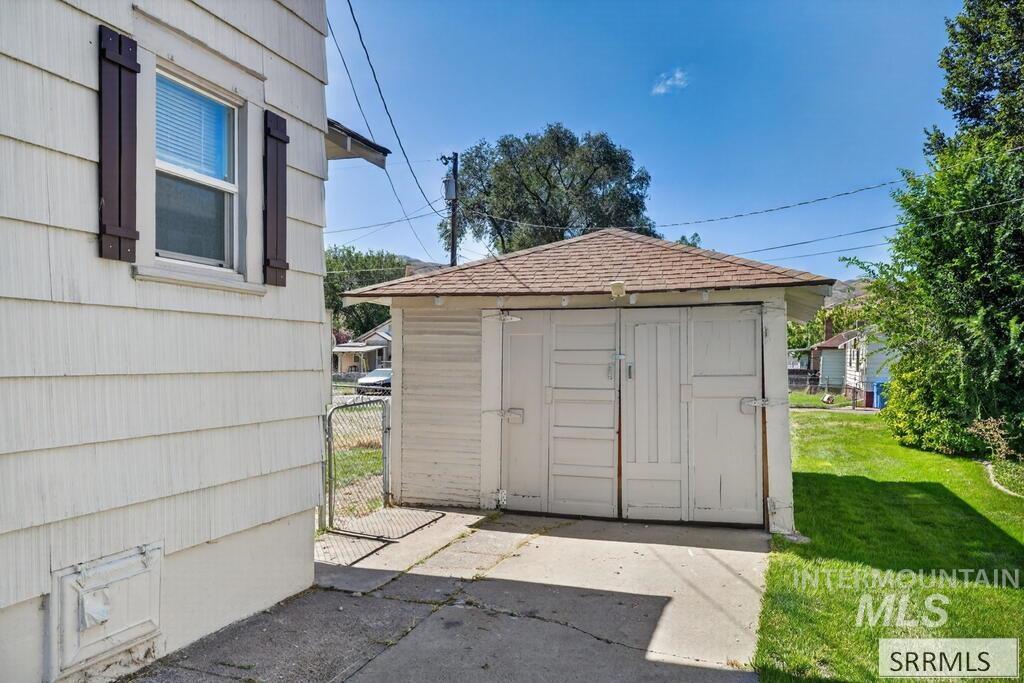 1005 S 4th Avenue, Pocatello, Idaho 83201, 4 Bedrooms, 2 Bathrooms, Residential For Sale, Price $299,000,MLS 99000173