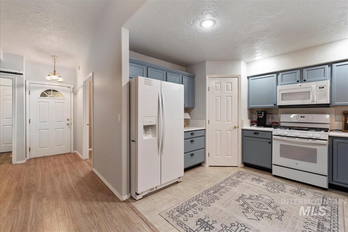 2685 N Englewood Way, Meridian, Idaho 83646, 3 Bedrooms, 2 Bathrooms, Residential For Sale, Price $409,000, 99000177
