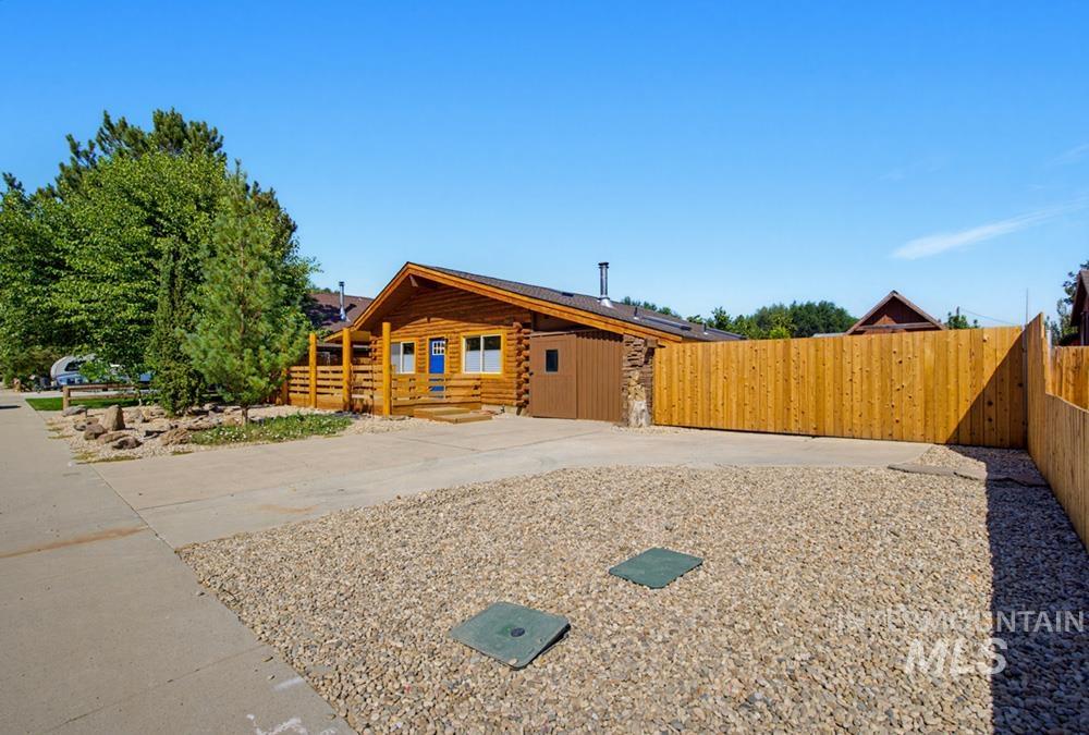 2210 Glen View Dr, Nampa, Idaho 83686, 3 Bedrooms, 2 Bathrooms, Residential For Sale, Price $493,900,MLS 99000188