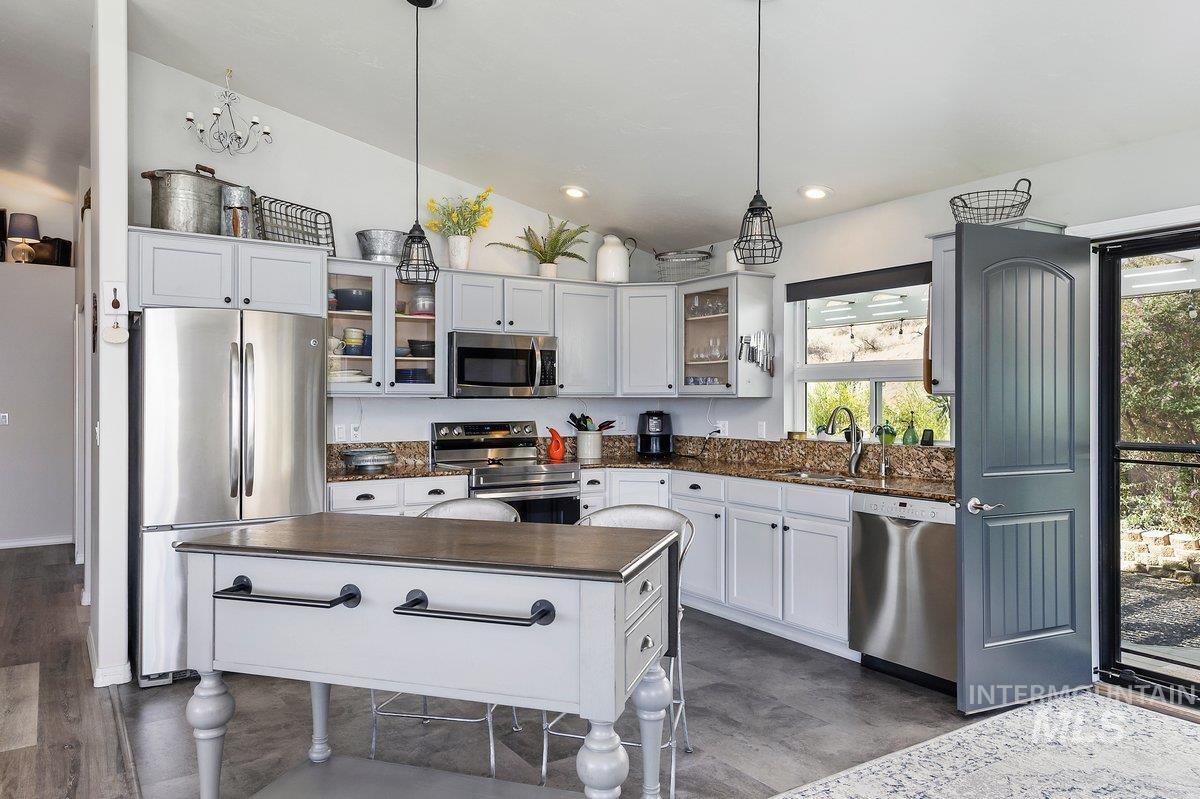 4505 Hidden Canyon Ln, Buhl, Idaho 83316, 3 Bedrooms, 2.5 Bathrooms, Residential For Sale, Price $465,000,MLS 99000194