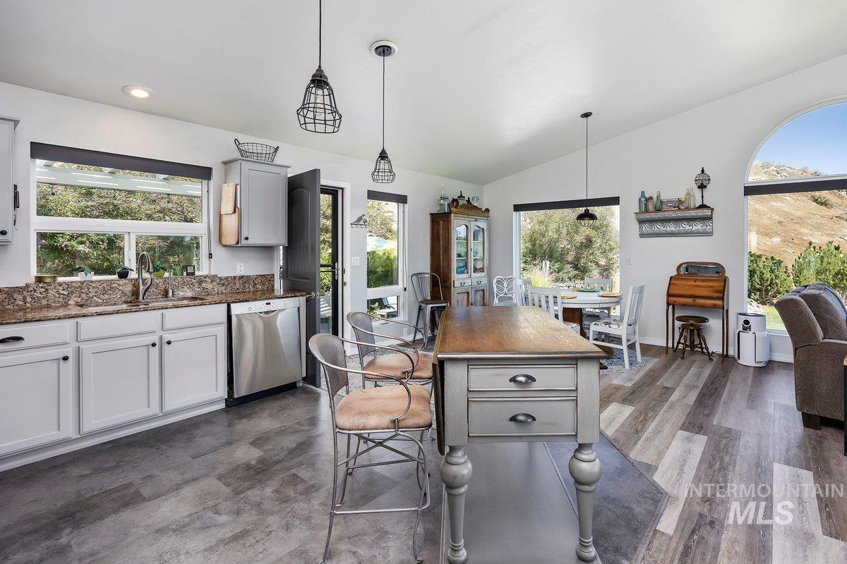4505 Hidden Canyon Ln, Buhl, Idaho 83316, 3 Bedrooms, 2.5 Bathrooms, Residential For Sale, Price $465,000,MLS 99000194