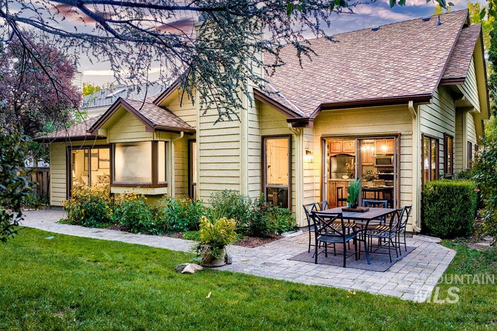 2461 S Swallowtail Lane, Boise, Idaho 83706, 3 Bedrooms, 2 Bathrooms, Residential For Sale, Price $775,000,MLS 99000200