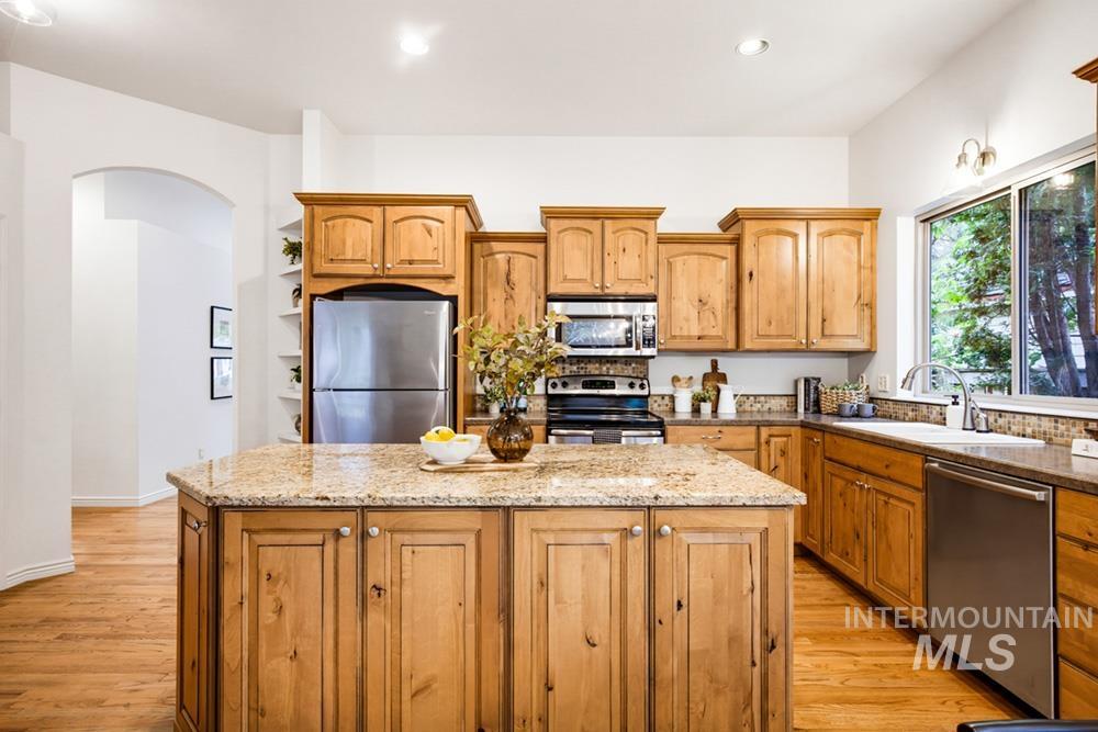 2461 S Swallowtail Lane, Boise, Idaho 83706, 3 Bedrooms, 2 Bathrooms, Residential For Sale, Price $775,000,MLS 99000200