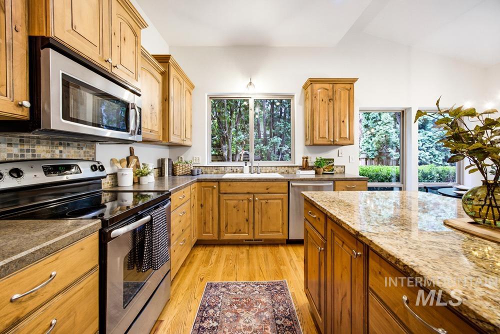 2461 S Swallowtail Lane, Boise, Idaho 83706, 3 Bedrooms, 2 Bathrooms, Residential For Sale, Price $775,000,MLS 99000200