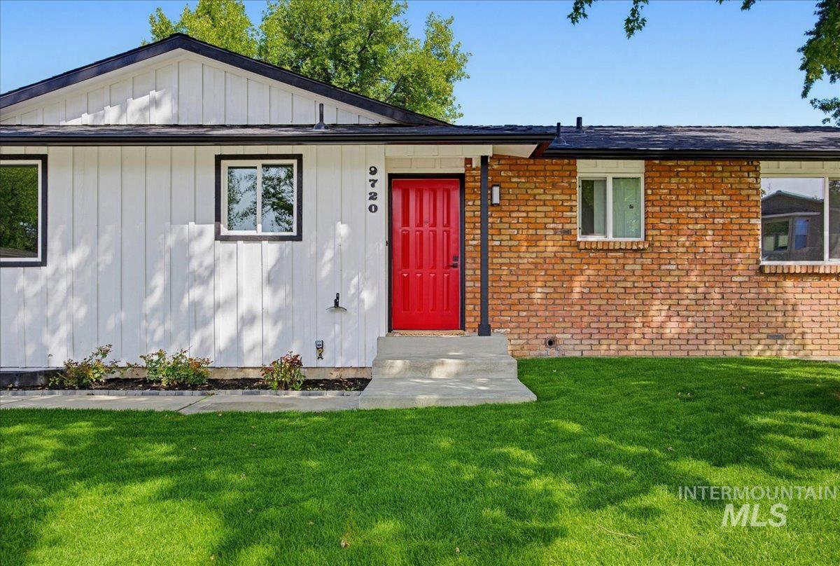 9720 W Whirlaway, Boise, Idaho 83704, 5 Bedrooms, 3 Bathrooms, Residential For Sale, Price $565,000,MLS 99000202
