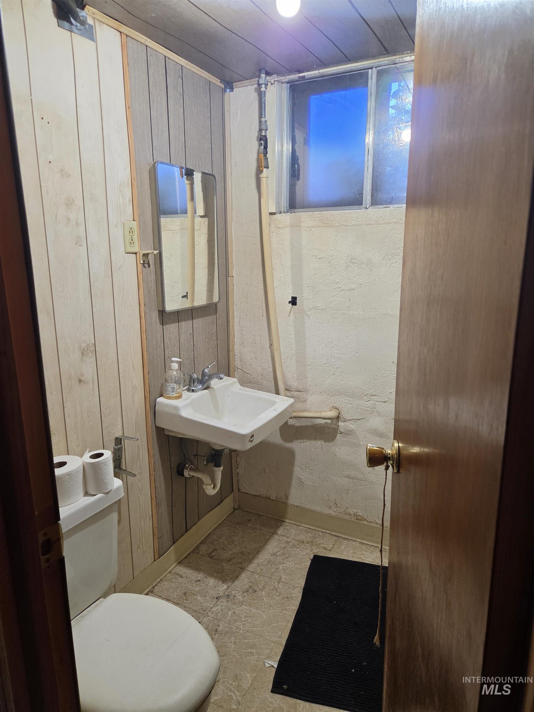 709 N 7th St, Parma, Idaho 83660, 3 Bedrooms, 2 Bathrooms, Residential For Sale, Price $150,000, 99000206