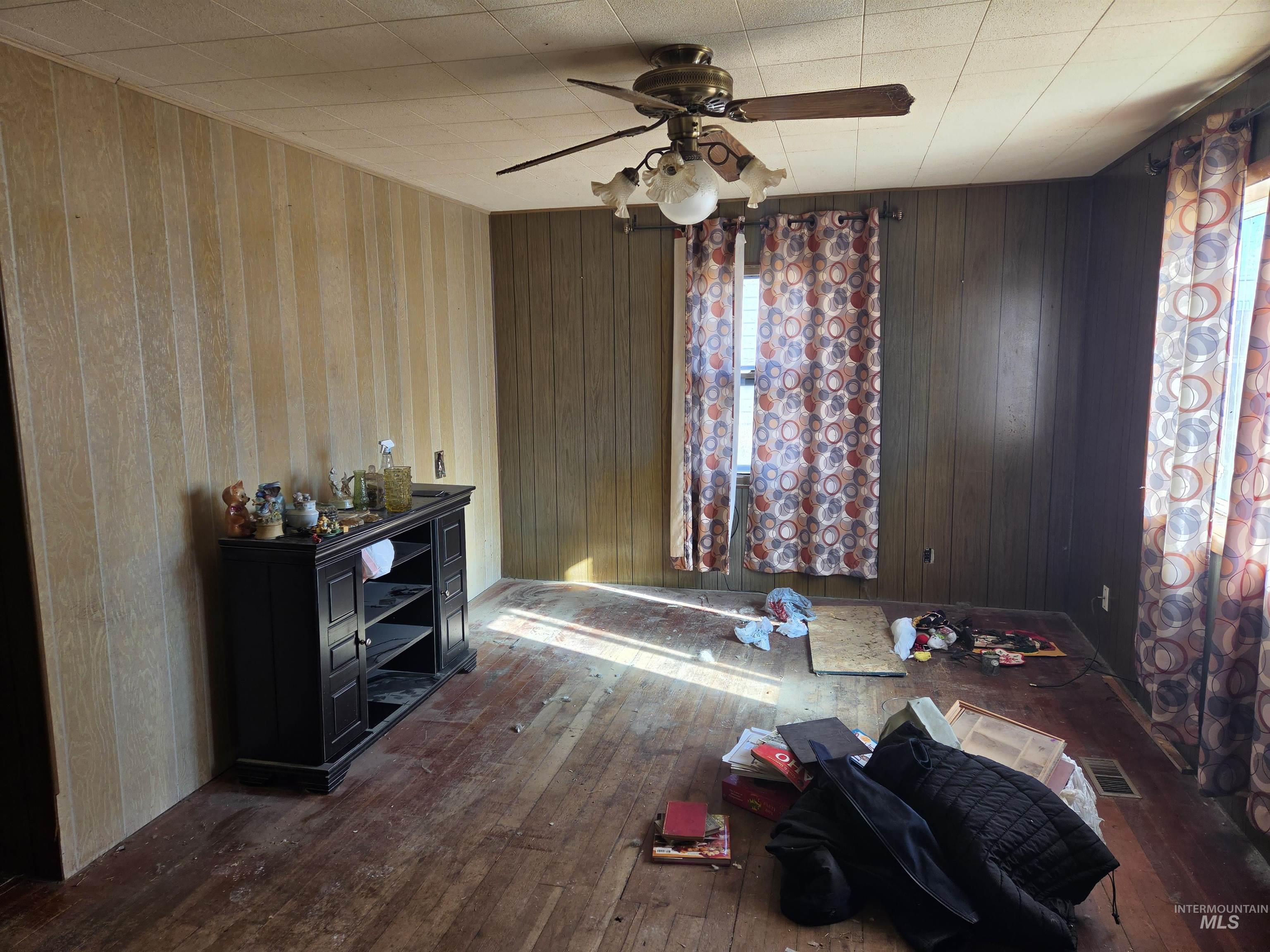 709 N 7th St, Parma, Idaho 83660, 3 Bedrooms, 2 Bathrooms, Residential For Sale, Price $150,000, 99000206