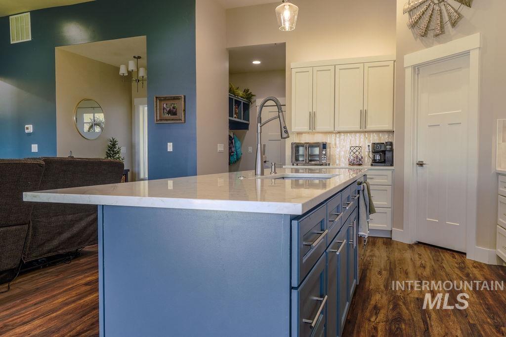 1515 Leslie Dr, Jerome, Idaho 83338, 5 Bedrooms, 3 Bathrooms, Residential For Sale, Price $559,999,MLS 99000211