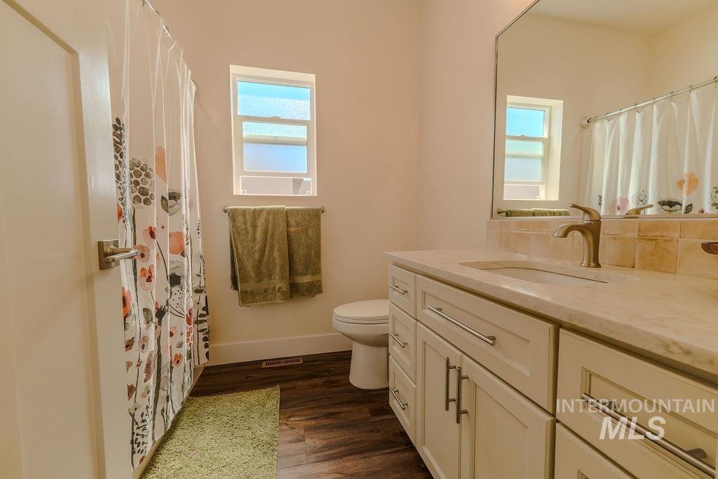 1515 Leslie Dr, Jerome, Idaho 83338, 5 Bedrooms, 3 Bathrooms, Residential For Sale, Price $559,999,MLS 99000211
