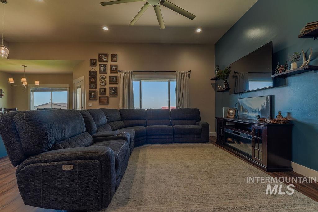 1515 Leslie Dr, Jerome, Idaho 83338, 5 Bedrooms, 3 Bathrooms, Residential For Sale, Price $559,999,MLS 99000211