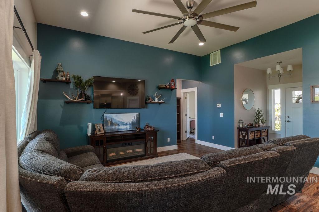 1515 Leslie Dr, Jerome, Idaho 83338, 5 Bedrooms, 3 Bathrooms, Residential For Sale, Price $559,999,MLS 99000211