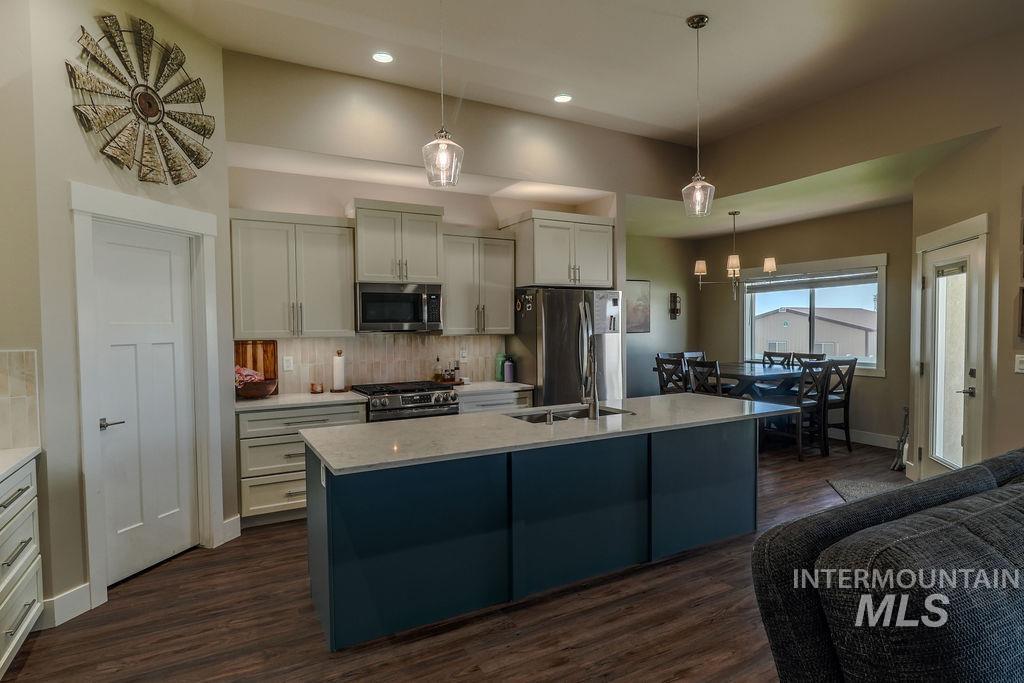 1515 Leslie Dr, Jerome, Idaho 83338, 5 Bedrooms, 3 Bathrooms, Residential For Sale, Price $559,999,MLS 99000211