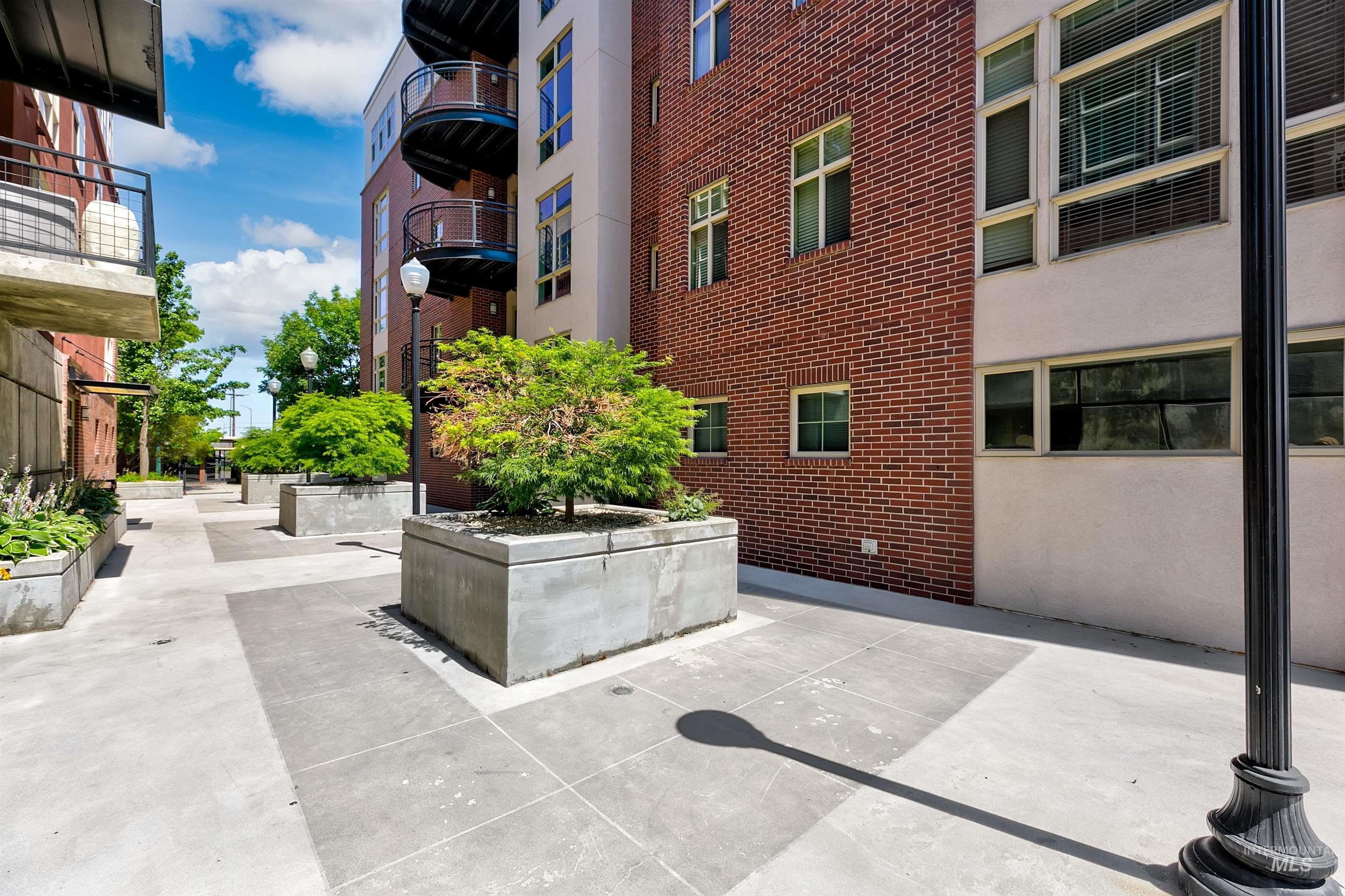 406 S 13th Street, Boise, Idaho 83702, 2 Bedrooms, 2 Bathrooms, Residential For Sale, Price $699,900,MLS 99000212