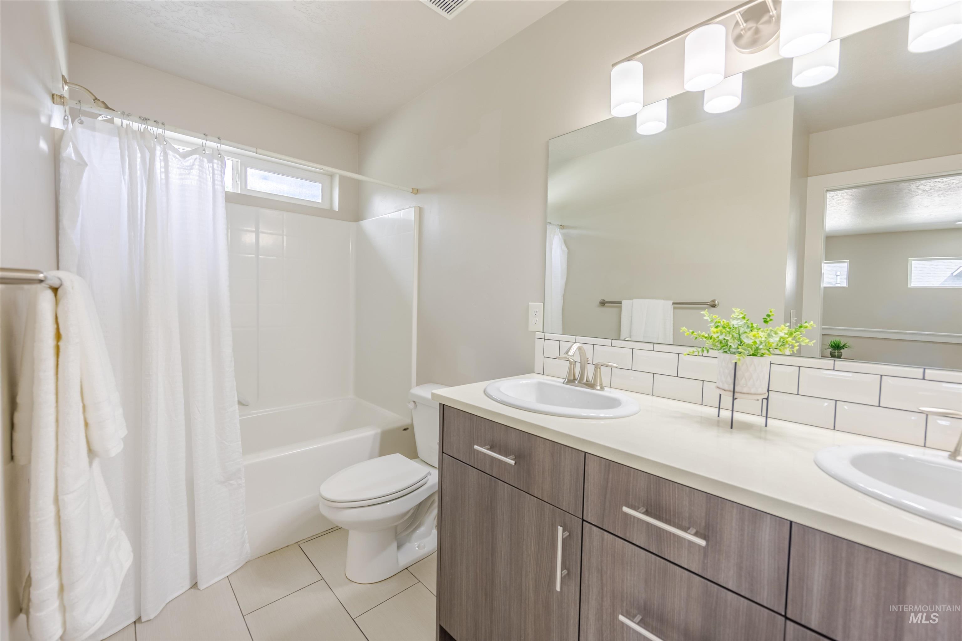 701 E 701 E Willow Street, Caldwell, Idaho 83605, 3 Bedrooms, 2.5 Bathrooms, Residential For Sale, Price $479,900,MLS 99000219