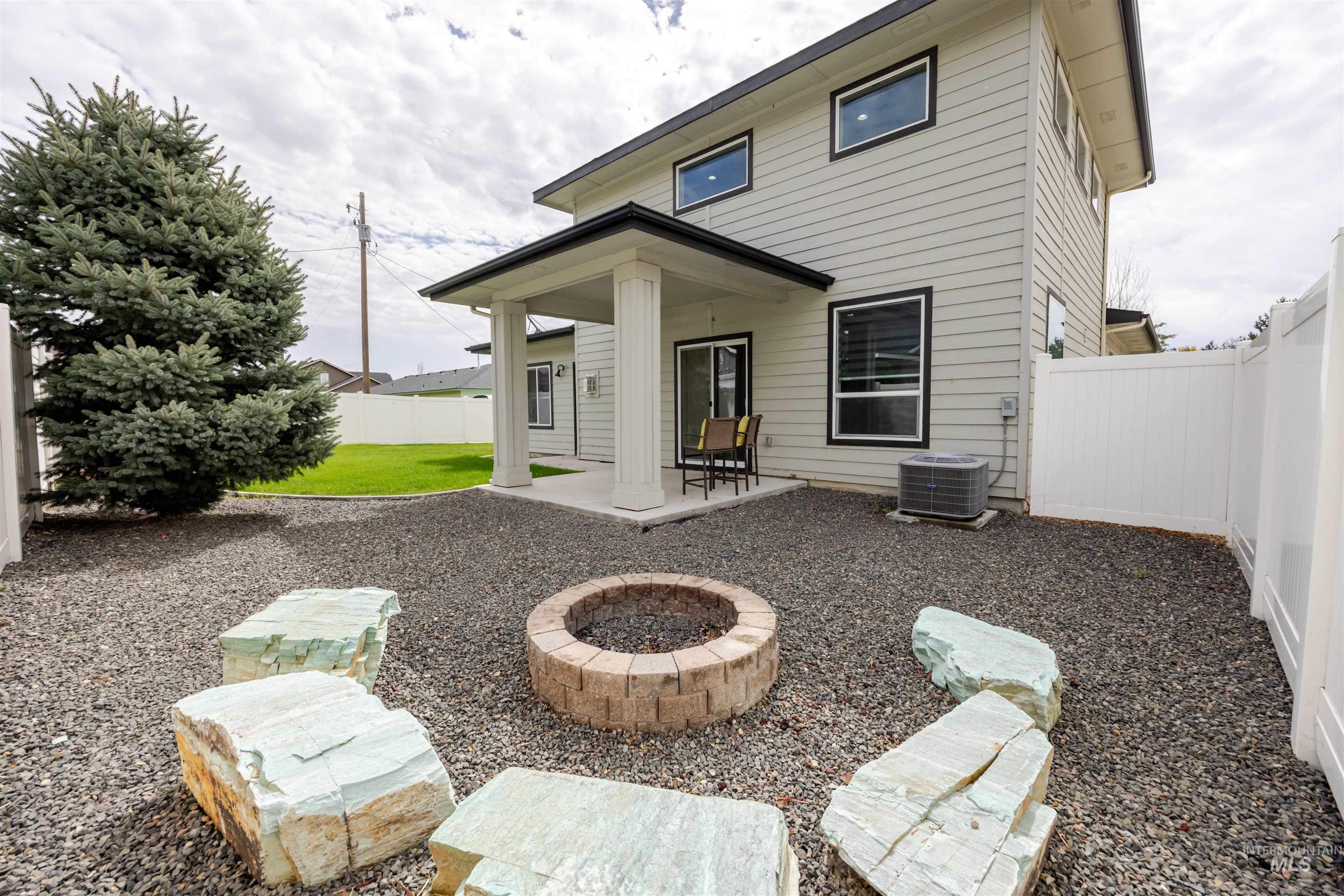 701 E 701 E Willow Street, Caldwell, Idaho 83605, 3 Bedrooms, 2.5 Bathrooms, Residential For Sale, Price $479,900,MLS 99000219