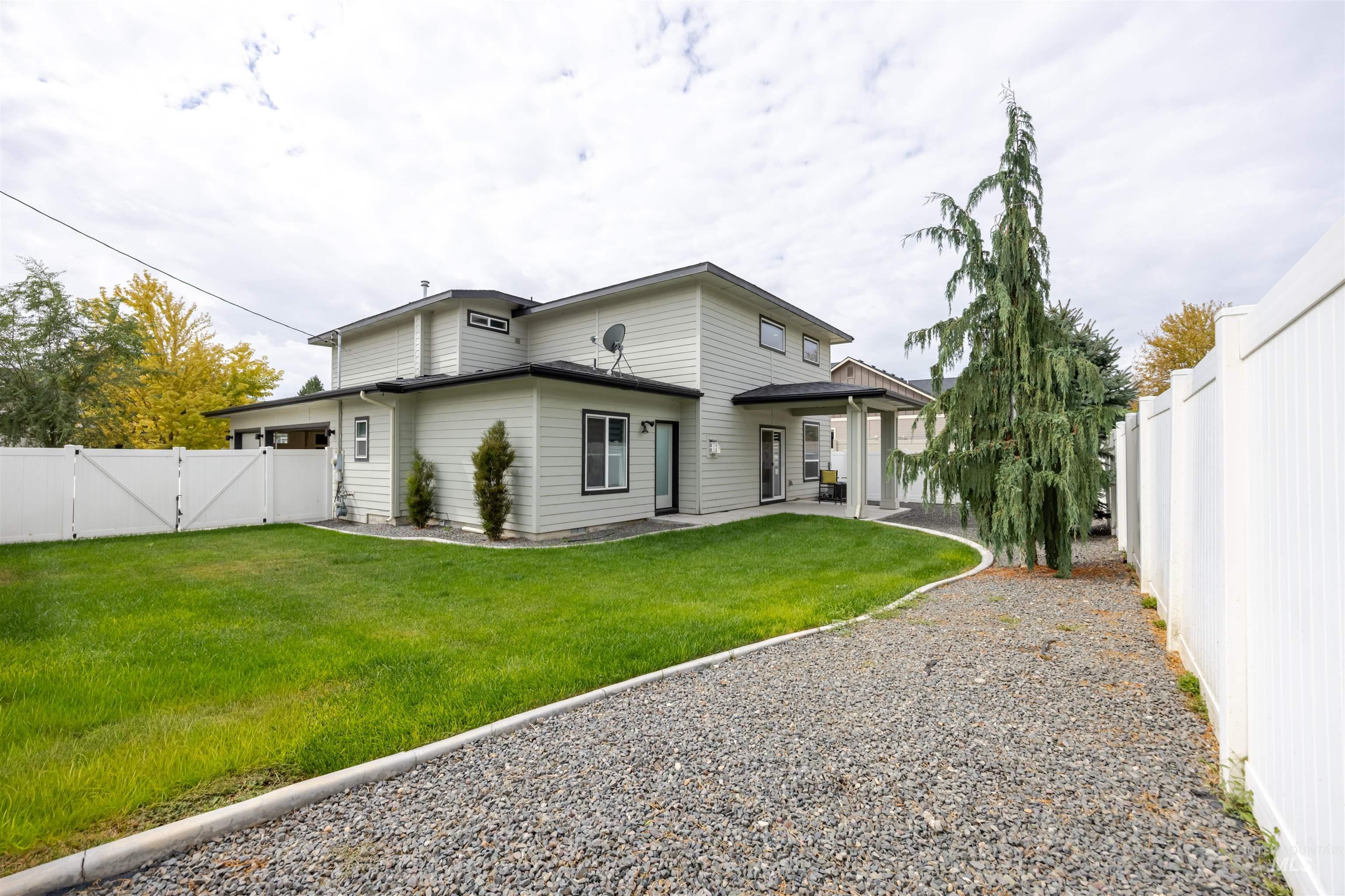 701 E 701 E Willow Street, Caldwell, Idaho 83605, 3 Bedrooms, 2.5 Bathrooms, Residential For Sale, Price $479,900,MLS 99000219