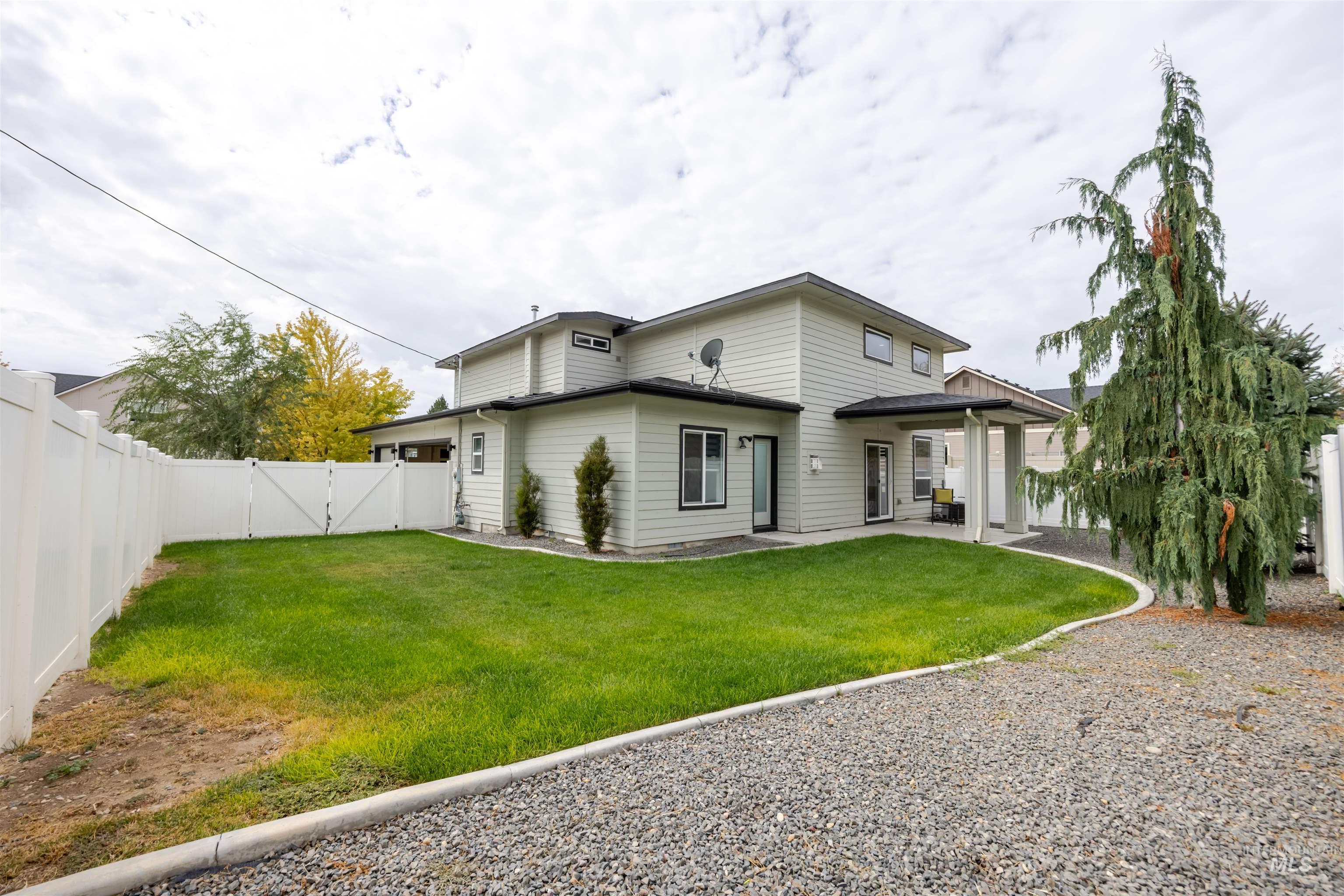 701 E 701 E Willow Street, Caldwell, Idaho 83605, 3 Bedrooms, 2.5 Bathrooms, Residential For Sale, Price $479,900,MLS 99000219