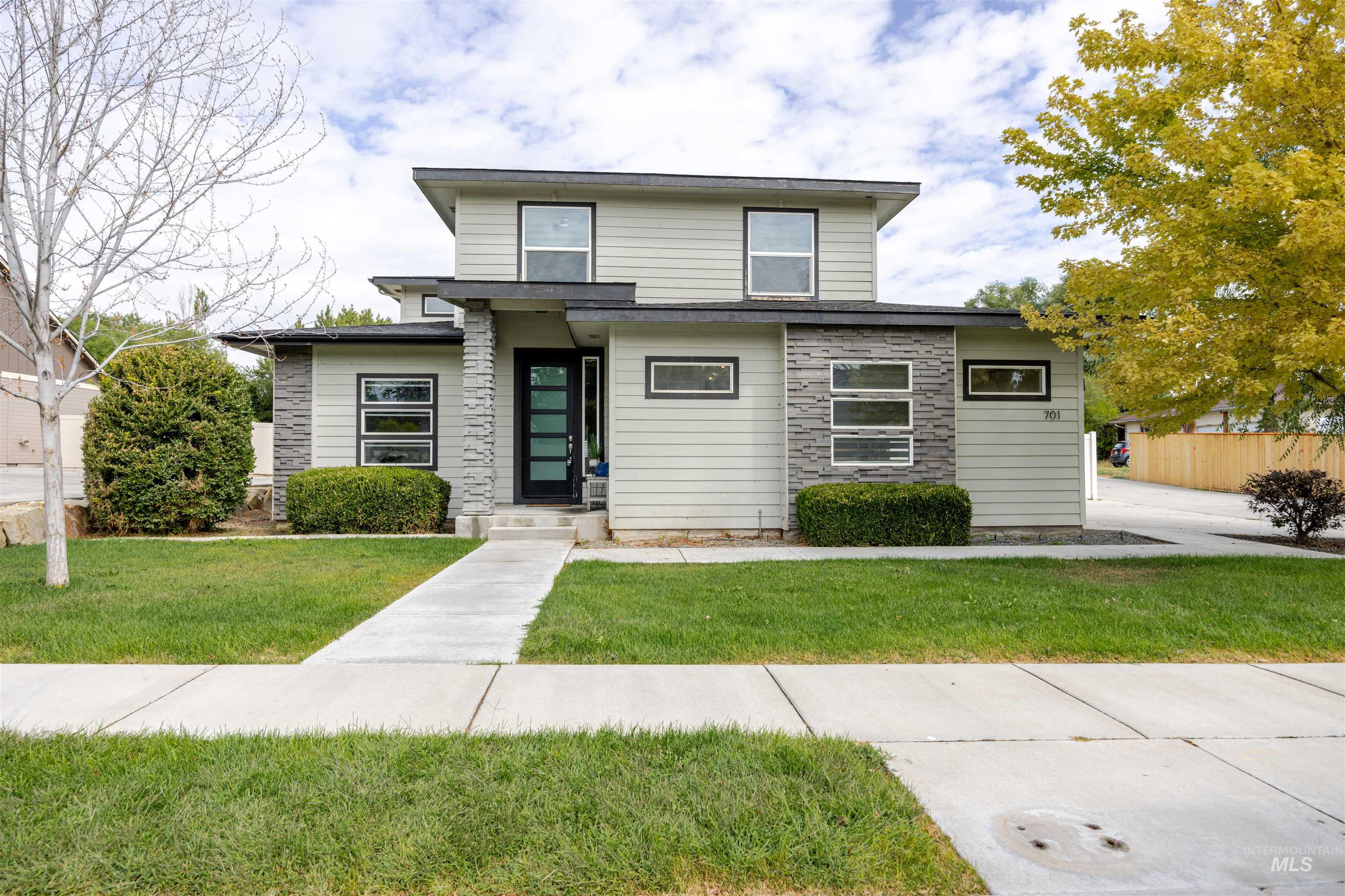 701 E 701 E Willow Street, Caldwell, Idaho 83605, 3 Bedrooms, 2.5 Bathrooms, Residential For Sale, Price $479,900,MLS 99000219