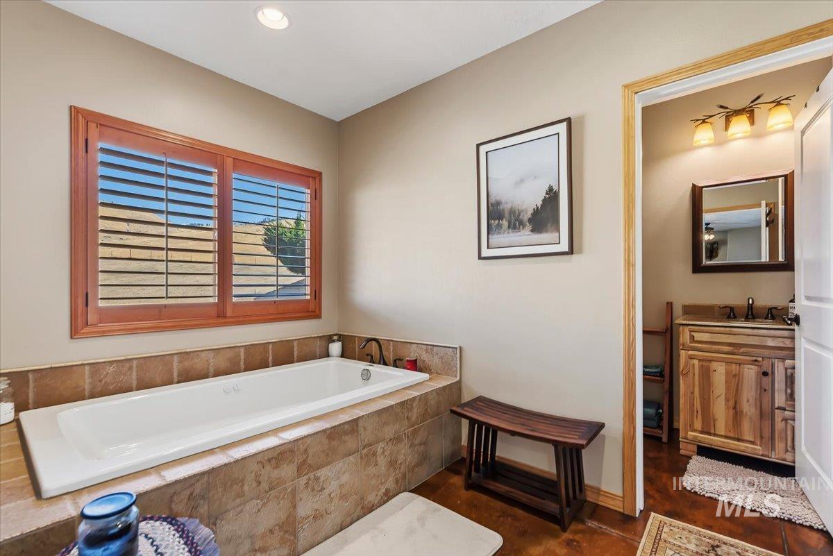 11660 Timber Butte Rd, Sweet, Idaho 83670, 4 Bedrooms, 3.5 Bathrooms, Residential For Sale, Price $1,299,000,MLS 99000240