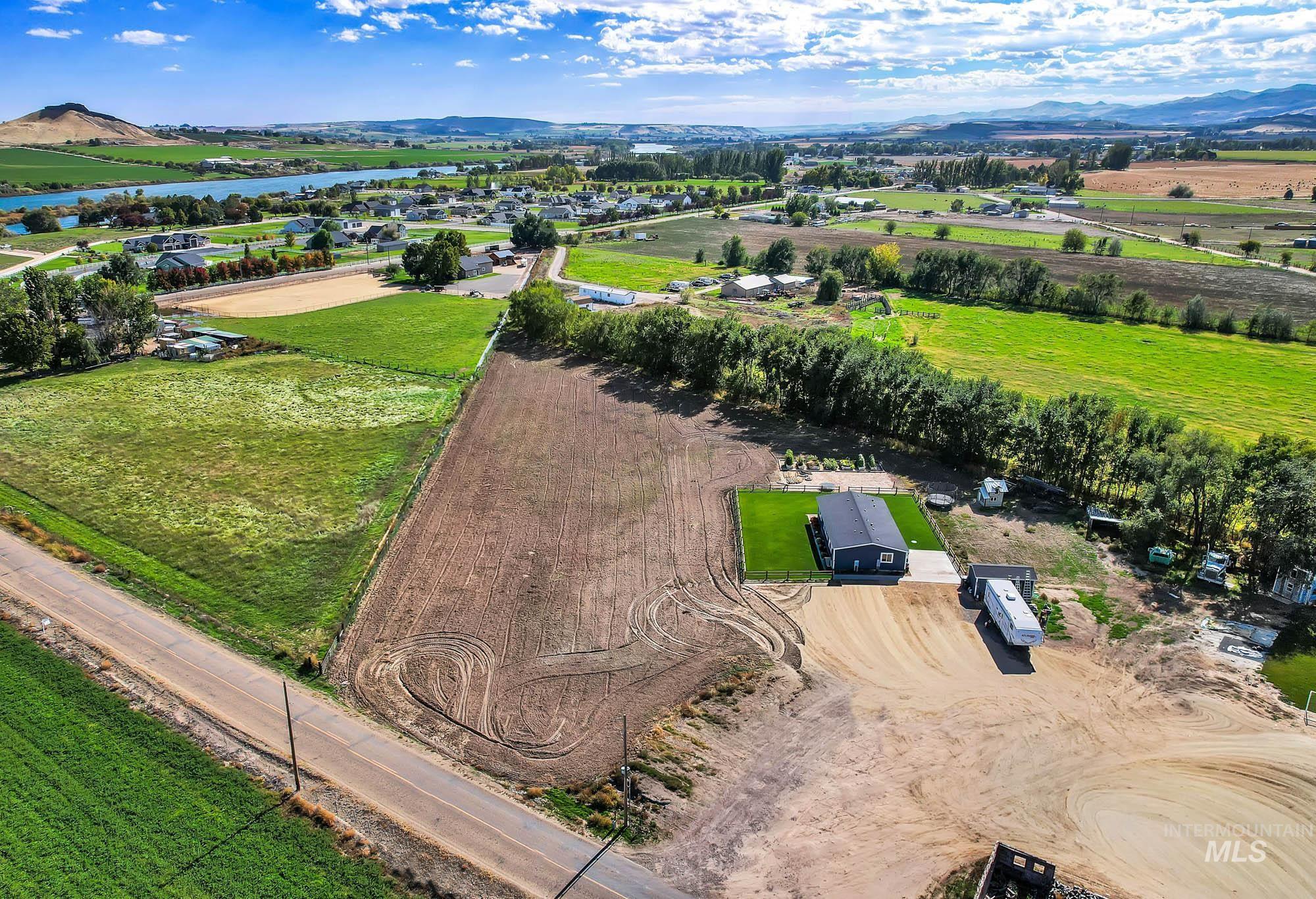 5307 Old Bruneau Hwy, Marsing, Idaho 83639, 3 Bedrooms, 2 Bathrooms, Residential For Sale, Price $475,000,MLS 99000246
